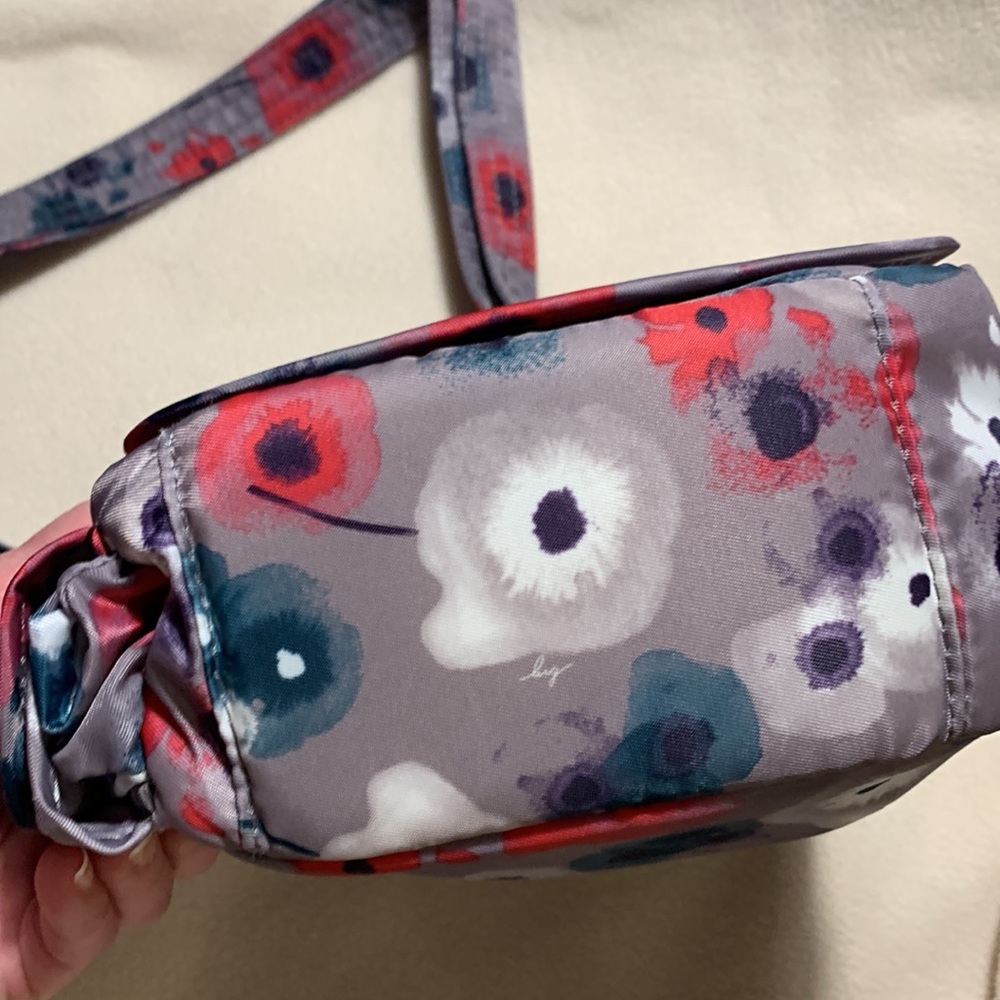 BNWOT. lug purse - Picture 2 of 9